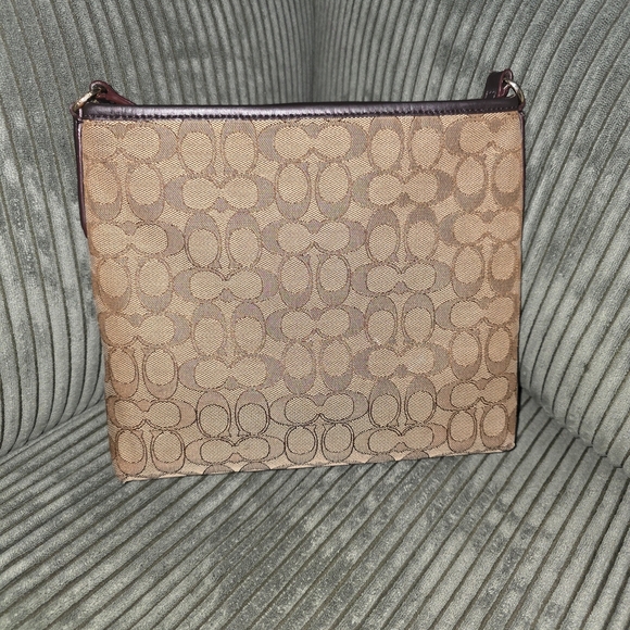 Coach 💕 | Crossbody Tan and Brown Canvas Signature Tote ✨️ - Picture 2 of 7